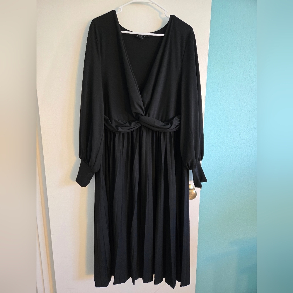 Eloquii Black Long-Sleeve Twist-Front Midi Dress 18